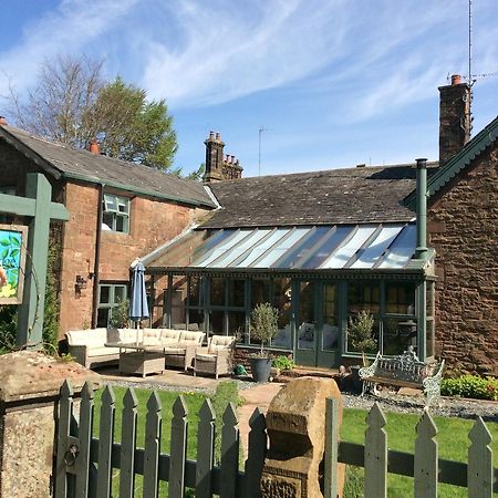 มิลล์วูด ลอดจ์ Bed & Breakfast Barrow-in-Furness ภายนอก รูปภาพ