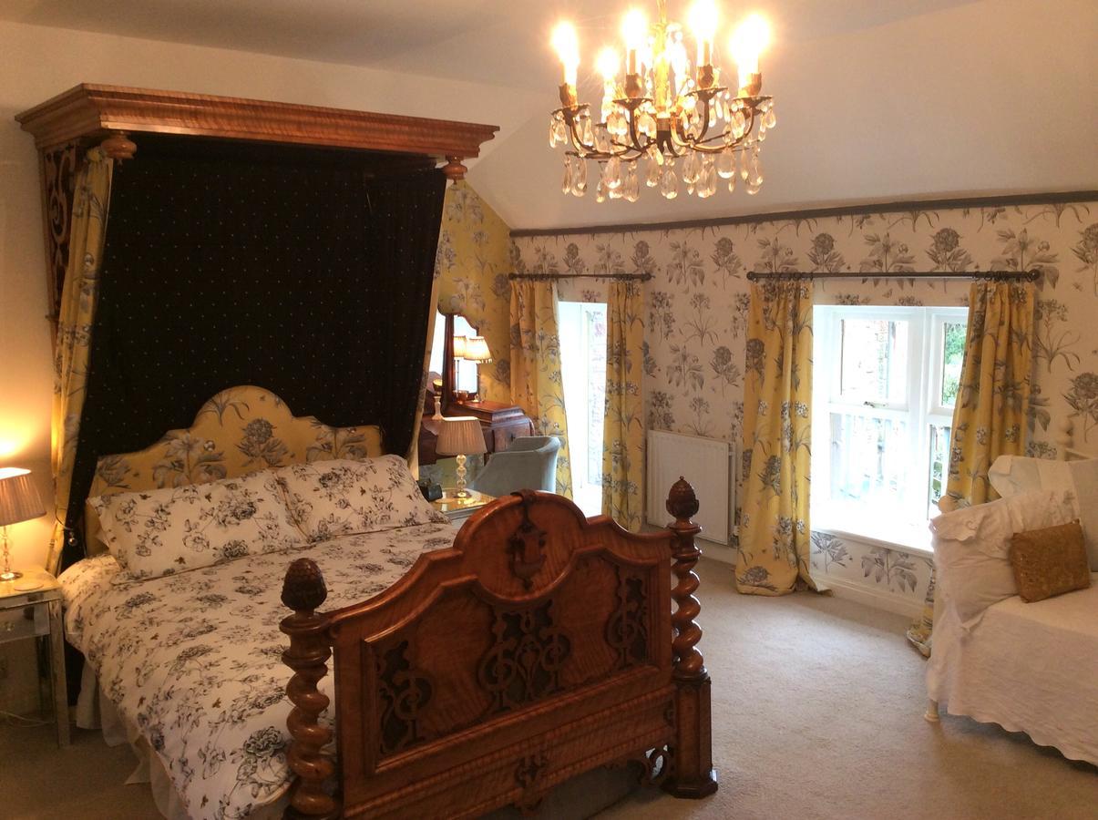 มิลล์วูด ลอดจ์ Bed & Breakfast Barrow-in-Furness ภายนอก รูปภาพ